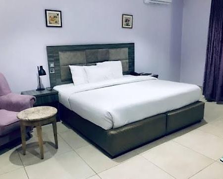 Esther Court Hotel Akure Buitenkant foto