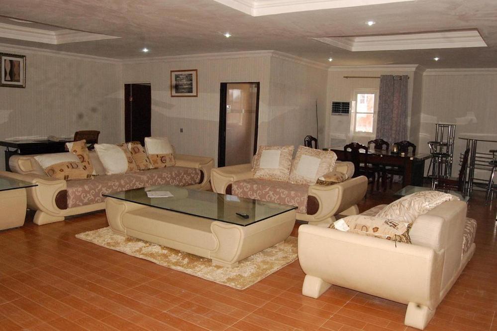 Esther Court Hotel Akure Buitenkant foto