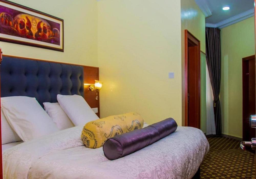 Esther Court Hotel Akure Buitenkant foto