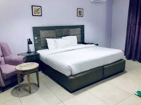 Esther Court Hotel Akure Buitenkant foto